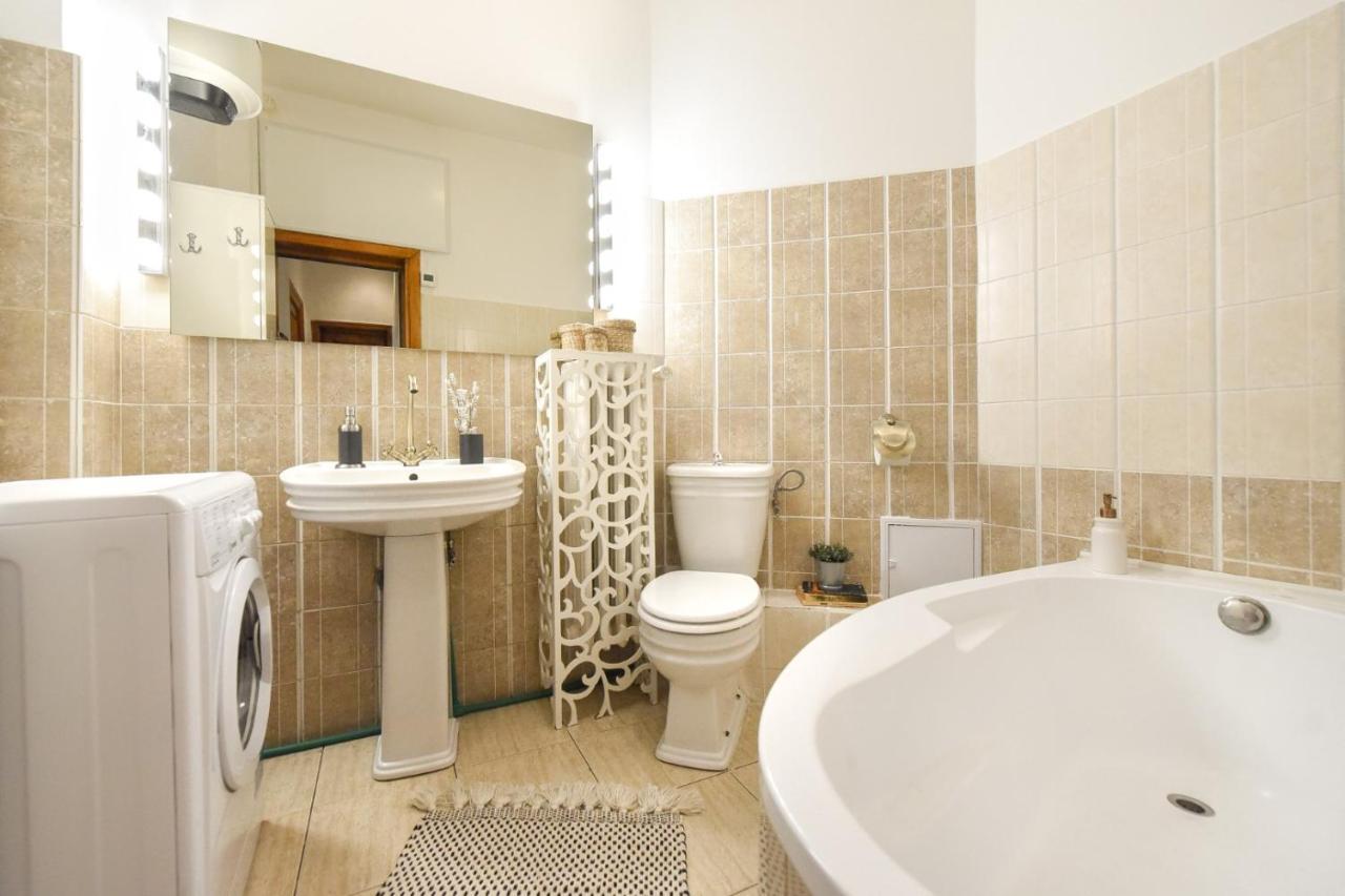 Апартаменты Love.Travel.Explore ♥️Apt W/ Balcony In Old Town Бухарест Экстерьер фото